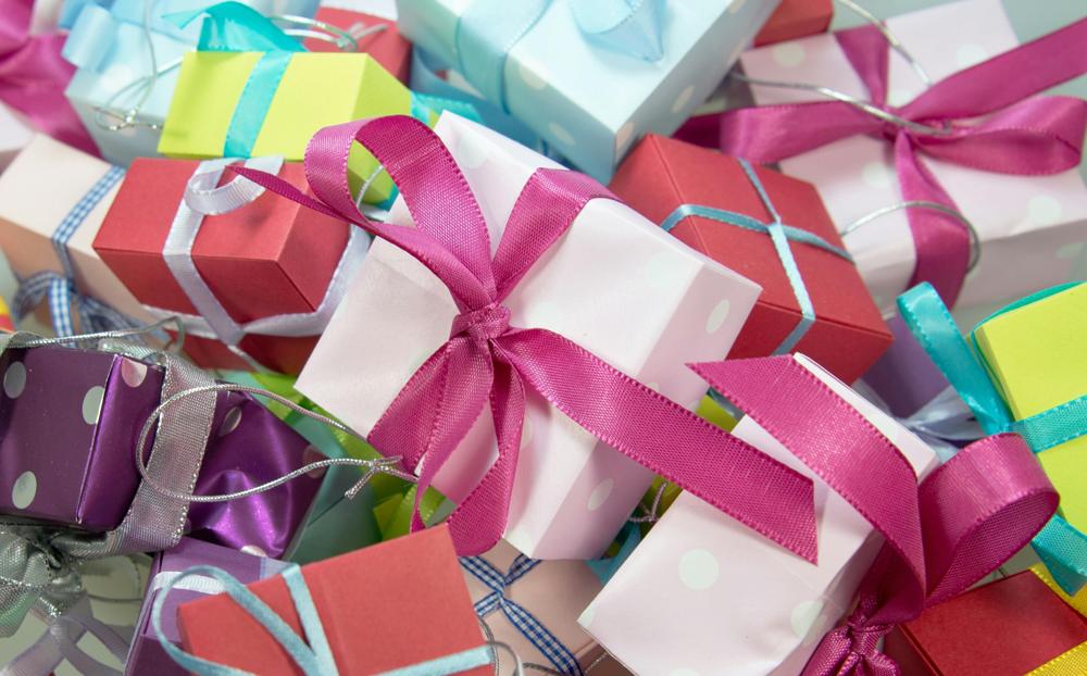 Gift wrapping-5b43258ebe854748a346a8fdf60cc168.jpg Gift wrapping